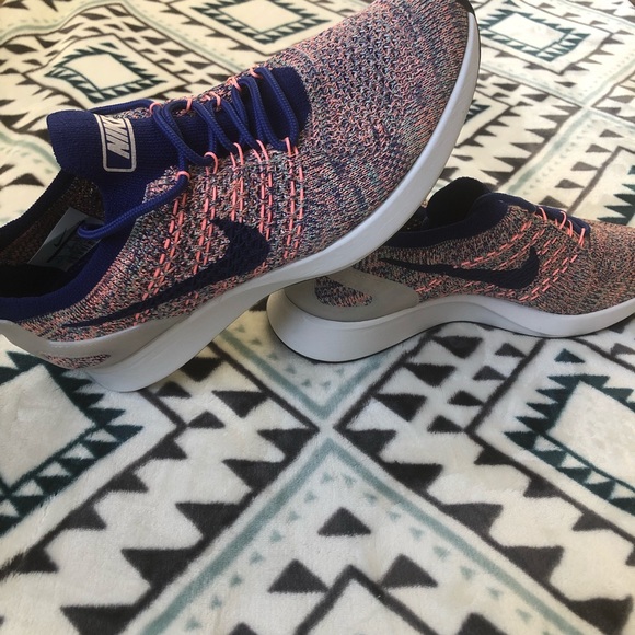 Nike Shoes - 🌹Women’s Nike Zoom Flynit Multicolored Size 7.5